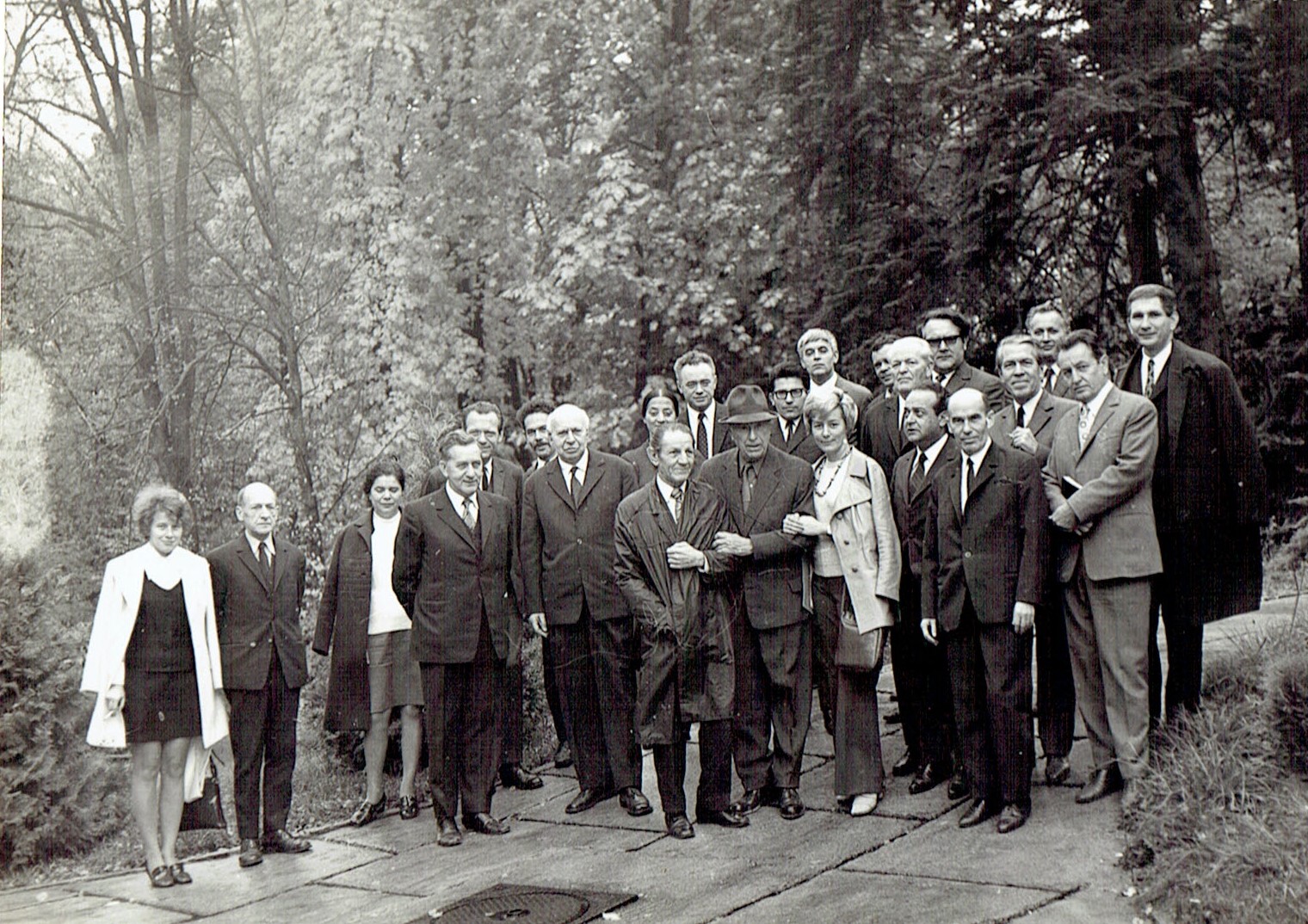 Karnagyok, zenetanárok, kollégák társaságában – Árkos, 1972